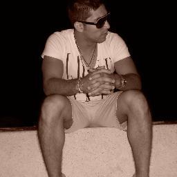 L.T. Creador y dueño de @SusSignos @SusMelodias y @SusReflexiones ;)
Facebook: http://t.co/9wOBMsPJ
