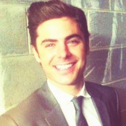 o choro pode durar uma noite, mas a alegria vem pela manha ;] confie em Deus ;] ore a ele ;] e tudo estara bem ;] | i love ZAC EFRON