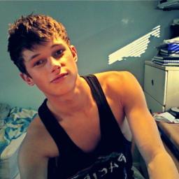 SufriendoLaVida's profile picture. Viviendo la vida desde que nací y sufriendola desde que empecé a vivirla. ¿Ojos? Dos ¿Personalidad?Juzga tú mismo.