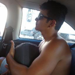 viva e sorria, permita que a felicidade entre na sua vida, e não deixe que ela vá embora.