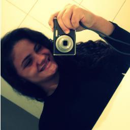 ' Vivendo a vida  *-*



~'     E eu, finalmente, deixei de ter pena de mim por estar sem você e passei a ter pena de você por estar sem mim. Coitado.