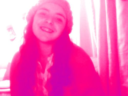Loca, feliz, me encanta fumar y las fiestas :)