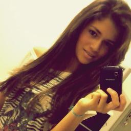 Quem sou?!Eu sou para cada pessoa aquilo que ela acha que eu sou, mas o que para mim importa é o que eu estou a procura de ser e isso eu ainda não sou... ♥
