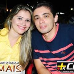 Amo muito minha família.Deus deve estar acima de tudo em nossa vida
Amo meu marido e sou amada.Sou uma pessoa feliz!