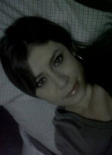 Alegre y feliz de todas las bendiciones brindadas por Dios...