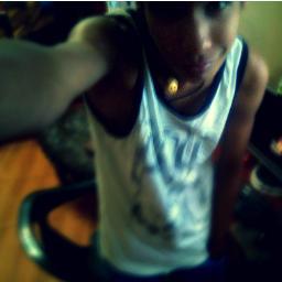 soy un chamo al q le gustan las fiestas ,sociable,y cumplidor .. sigueme si te gustan buenos tweets y te sigo. porciertoo AMO A LAS MUJERES http://t.co/e8EO7WxU