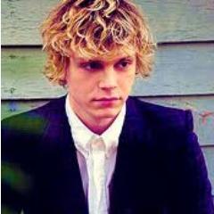 SOY NICK, Y EL LIMIT SE HA ENAMORADO DE MI Y COMO EL AMOR NO ES CORRESPONDIDO, ME VIOLA. MI CUENTA NO-LIMIT @SirNicholas__
