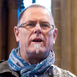 Verhalenverteller: voor en over bedrijven, schrijver eigen romans, uitgever (http://t.co/PI7sSlmT) en public speaker