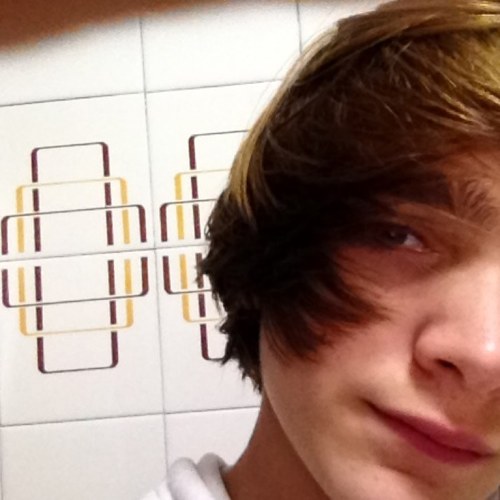 Un youtuber ke os hara reir kon sus videos :)
