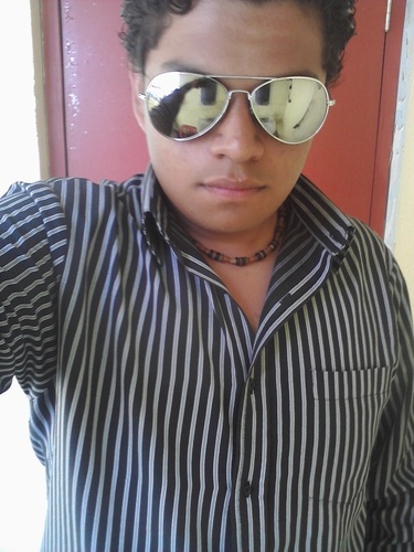 CristopherEstr6's profile picture. Músico, fiel, simpático, rockero, atento, caballeroso, trovador, bohemio, comprensivo...