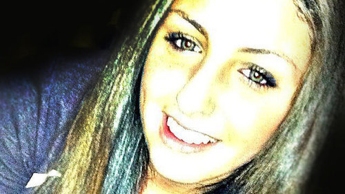 NurAkyuzz's profile picture. Bir sevmek bin defa ölmek demekmiş