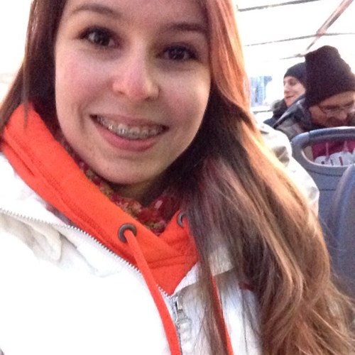 larihtinhash's profile picture. 