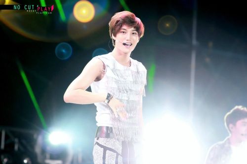 อันยองฮาเซโย~ ผมคิมจงอินครับ ผมขาวนะไม่ได้โม้(?) ผมหน้าใสใจหล่อมากนะครับ ว่างๆก็ฟอลมาเต้นกับผมกันนะครับ ^^ #CkFamily OPEN11/11/12