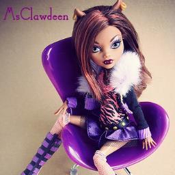 I got the perfect hair... All over my body. Why do I have to have so many siblings embarrassing me? [#MonsterHigh RP]