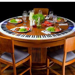 Somos la mesa de comedor más original de Chile!. Somos La Mesa Piano auspiciada por @SuperPolloChile. Ven a nuestro comedor estudio. conoceme, tocame y comparte