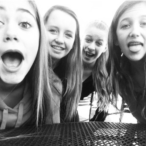 emjo98's profile picture. 