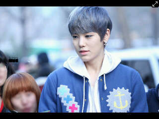อันยองฮะ ผมน้องแหมบจุนฮง โรบอทที่ไม่รู้เรื่องอะไรเบยย ' ช่วยฟอลมาสอนผมหน่อยสิฮะ นะนะ !