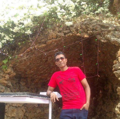 i'm juz a normal person wid lots of caring heart and love... 

and if u are caring your friends they wil stay 4ever in your heart.... :) 3 3