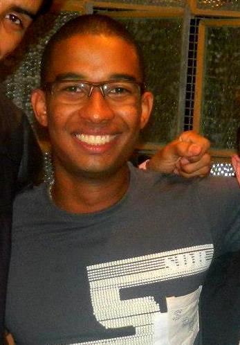 Engenheiro Civil, Católico, Músico guitarrista e violonista.
