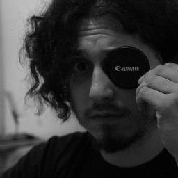 Ratón de biblioteca virtual, adicto a la musica y al cine. Proyecto de cineasta, músico, escritor e ingeniero.