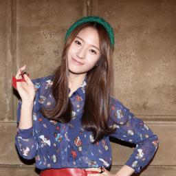 JKrystal2410's profile picture. menurut kamu?