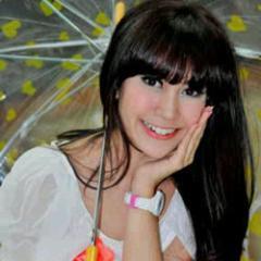 lumayan galak,cantik tinggi and smart girlzz....
(No body is perfeck)