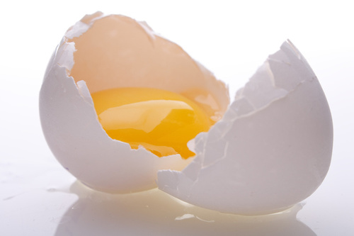 On ne fait pas d'omelette sans casser d'oeufs.