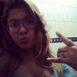 Sou chata , apaixonada , boba e amiga .
 Fã do Edu Sterblicth ♥
Fallow me?
http://t.co/1C8Tu7oU
http://t.co/orO0jUzl
                2bj ;3
