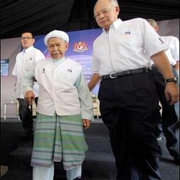 PapaGomoIdolaku's profile picture. I tweet and retweet about politics, follow politicians, n sometime troll politicians. Lolz