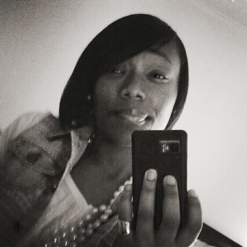 Hey , You See My Tweets,My Avi &&'d That Follow Button Sooooooo WHAT ARE YOU WAITING FOR , PRESS IT &&'d My Sis @ItsDeeDee___