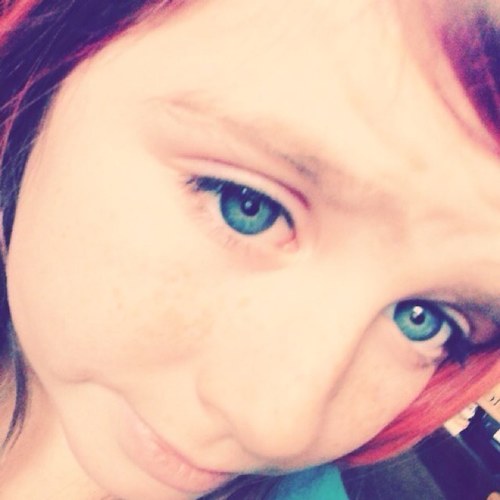 Hey im Hannah follow me.ill follow you back;].I love to listen to music thanks.
