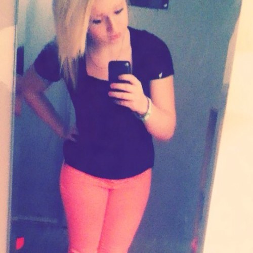 Single :) Best friend is chandler skye whitworth :) i love him :) follow me on instagram @bethanea_nicole add me on facebook @ bethanea bronnenberg :)