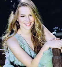 She lives on a war footing with brother PJ, but deep down he really loves Teddy Duncan, a girl is full of friends, but her best friend Ivy is good luck charlie.