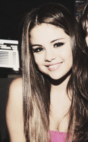 Hi, I am a Serbian Selenator.I am 15 years old.I love Selena most.