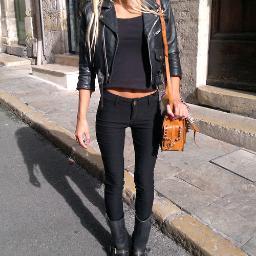 Skinnyplease__'s profile picture. 5'9. SW:142. CW:127.8. GW: 115. UGW: 103