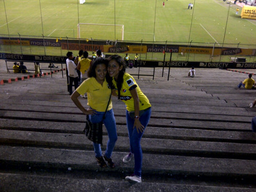 Adri_Alarcon15's profile picture. Soy Ecuatoriana, kiero muxo a mis amig@s, Hincha Barcelonista ♥ #Siguemeytesigo