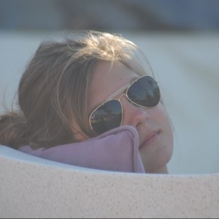 ClaraLngls's profile picture. Quelle inexistable toile nous tissons lorsque nous exercons le mensonge..