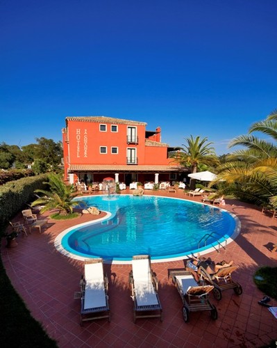 HotelSaContoner's profile picture. Hotel 3 stelle superior situato sulla costa orientale sarda, dotato di 34 camere con ogni comfort, parcheggio, piscina, wifi, ristorante. Apertura annuale.
