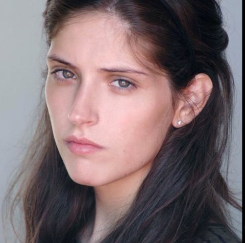 Que tal me llamo Dolores ,vengo del vientre mismo de America latina. Soy una india babilonica pelotudisada, pero despertando.