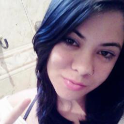 Eu tenho 4 vidas: A minha; A que os outros inventam; A que minha mãe pensa que eu tenho E a que você inveja!