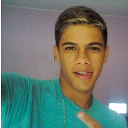 - ousadia e alegria , humildade a cima de tudo :] 
 - fé em Deus ♥