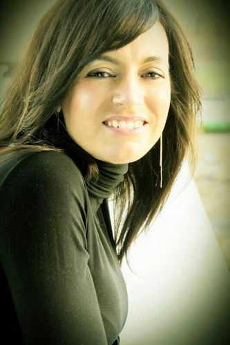 Estudié Empresariales,especialidad Mk.Hablo inglés y estudio francés entre otras cosas...Enamorada del deporte y de la música. Sonríe, vive y deja vivir