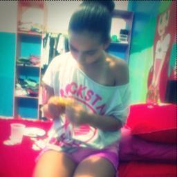 Conecrew♥ Ninguem ♥ Azamiga ♥
Foda-se essa Bio -'-
sou do gueto mermo , se vacila te meto a bala seu poha , filha de mendiga -'-