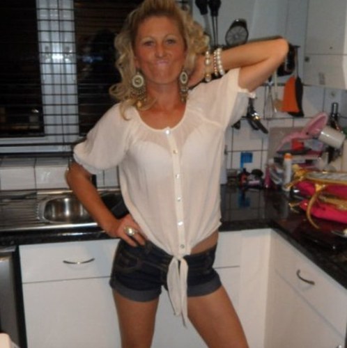 d33_emma's profile picture. Im a mum and a part of life. Live life to the full. Peace out!!! Its all about the grade!!