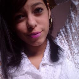 Ela carrega aquele brilho no olhar
Mostra uma certa malandragem pra falar...(8 
Me define *-*