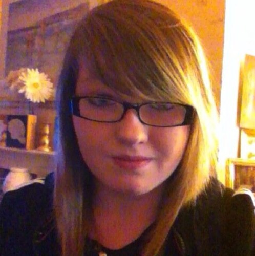 Im 14 . My best mats are Nataleigh Inglis, Chantelle Adams and Toni Dickson … I do Ice Hockey and Football and i like to wreck granny mobiles!;)