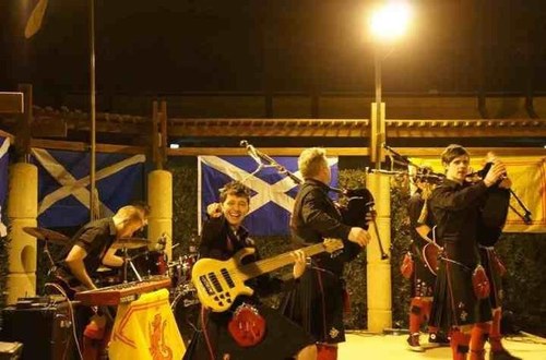 Bassist & Guitarist in Red Hot Chilli Pipers