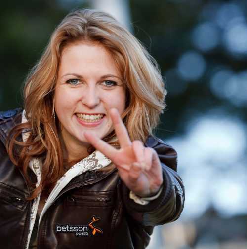 MeikeBusch's profile picture. Tweets von Meike Busch, Pokerspielerin, Eine von uns - mit und auf http://t.co/48g2OWqdMm unterwegs!