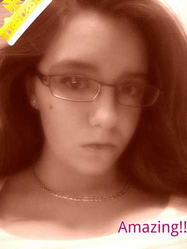 Im 14 and  I got a cute swag im SINGLE I love neon colors and The Fast And The Furious movies are amazing my kik is Mickie11467 ;) :)