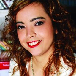 Empresária, jornalista, produtora e professora de Português/Espanhol. Cursando MBA em Gestão de Negócios e MBA de Marketing e Vendas.